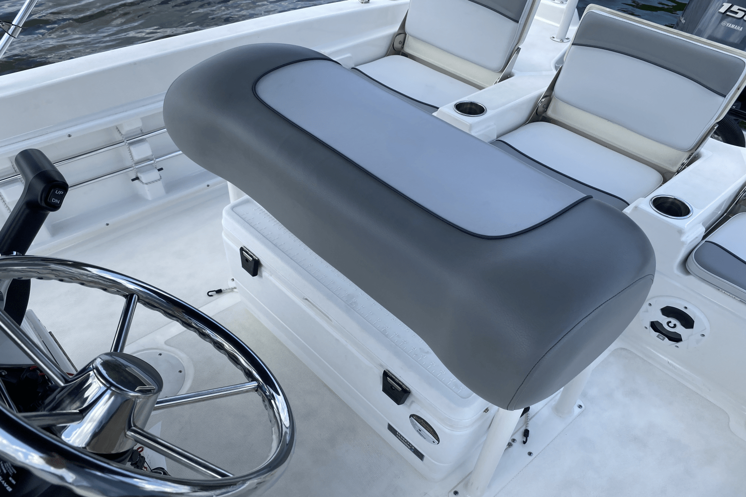 Slide: The Image of NauticStar 211 HYBRID 2021 - 17