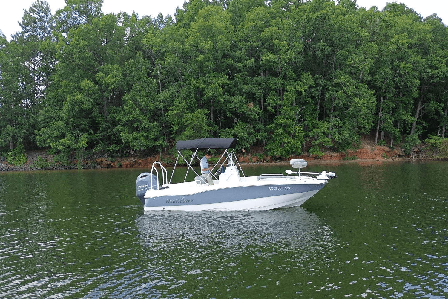 Slide: The Image of NauticStar 211 HYBRID 2021 - 2