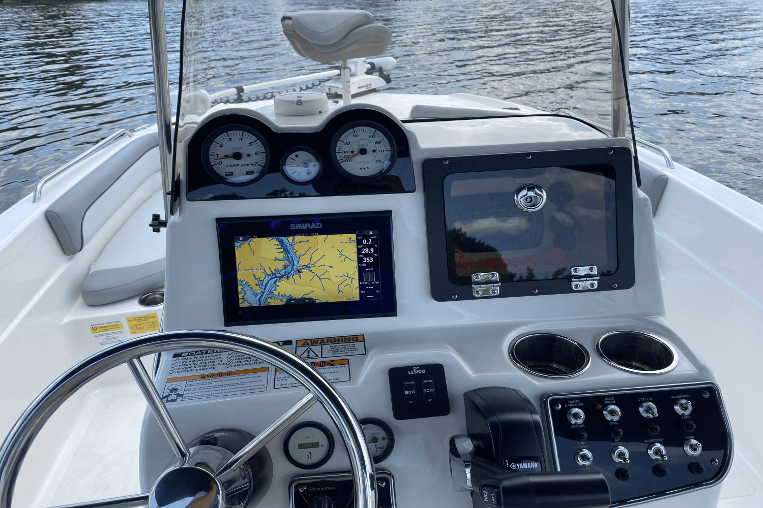 Slide: The Image of NauticStar 211 HYBRID 2021 - 23