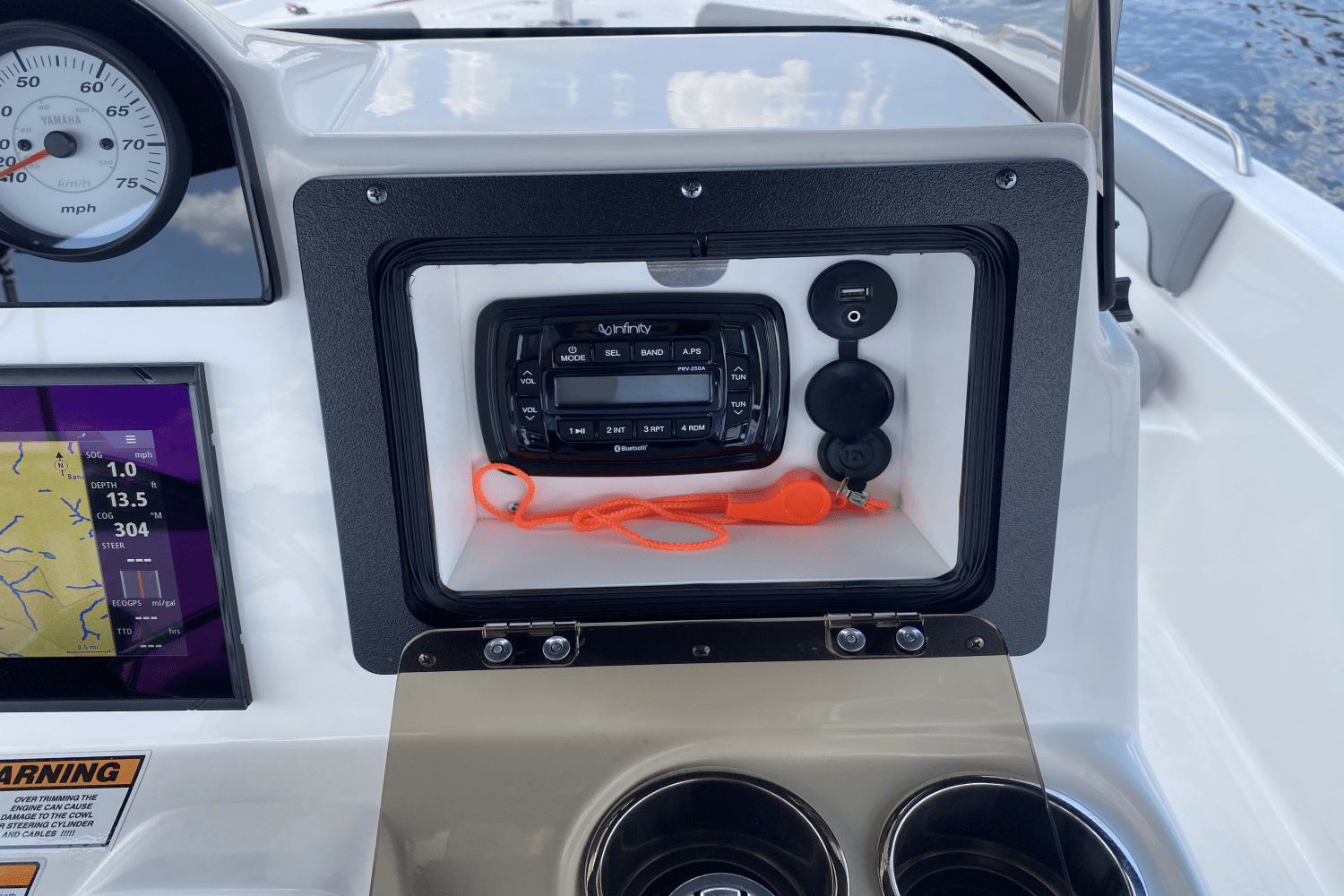 Slide: The Image of NauticStar 211 HYBRID 2021 - 24