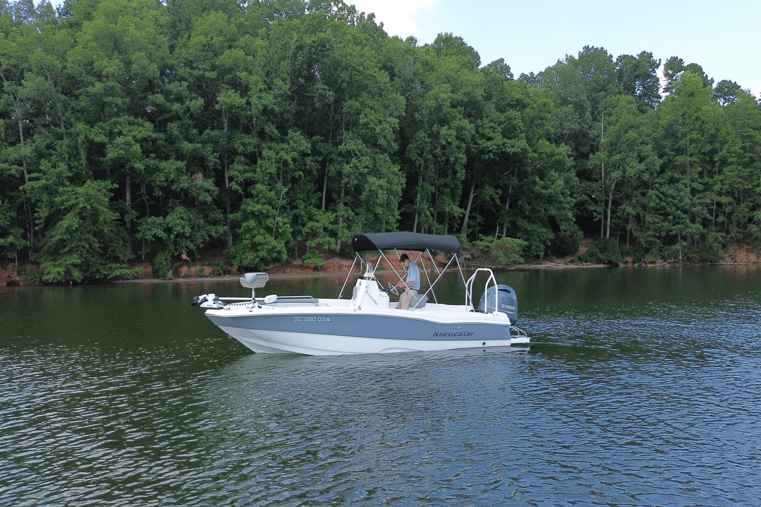 Slide: The Image of NauticStar 211 HYBRID 2021 - 5