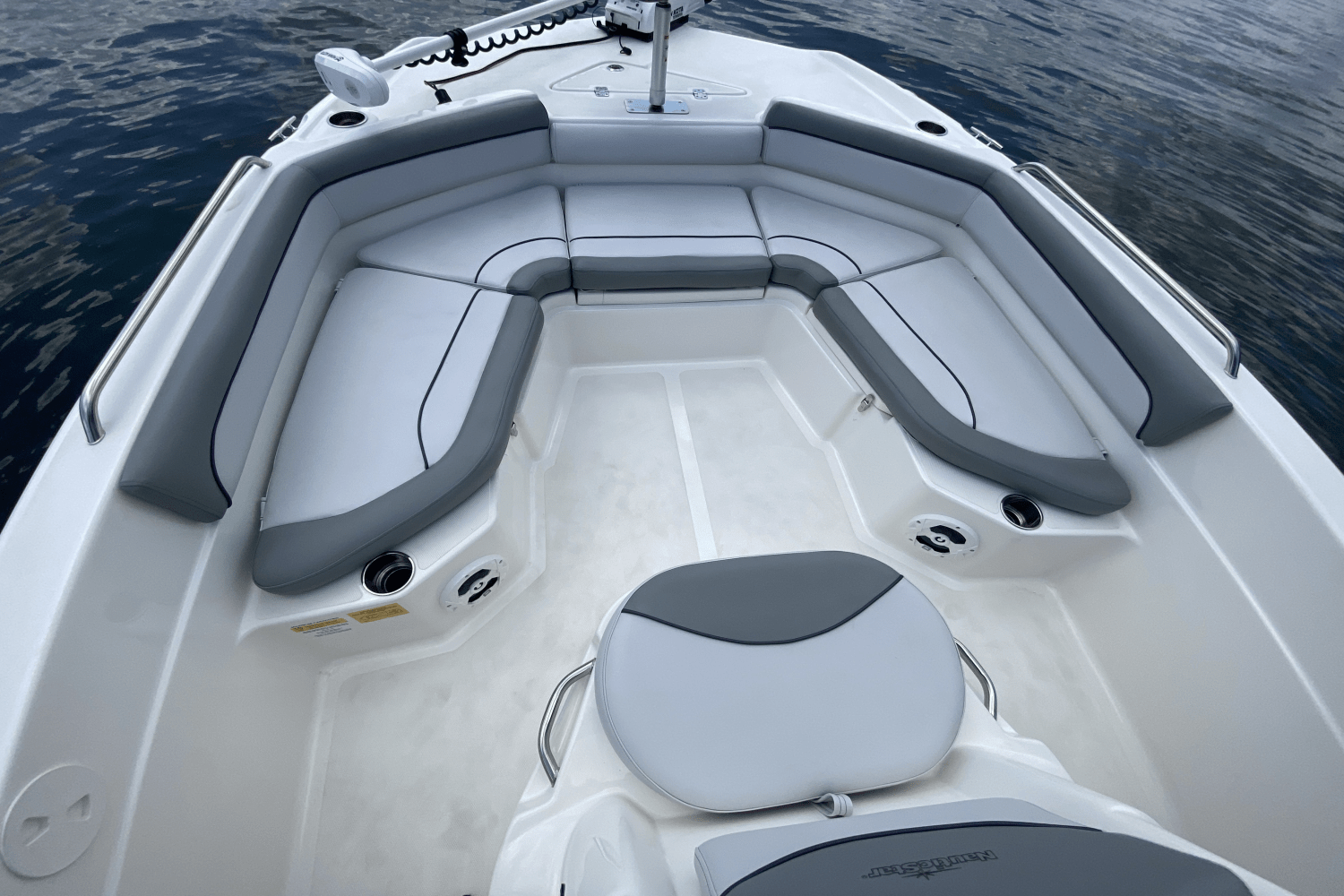 Slide: The Image of NauticStar 211 HYBRID 2021 - 6