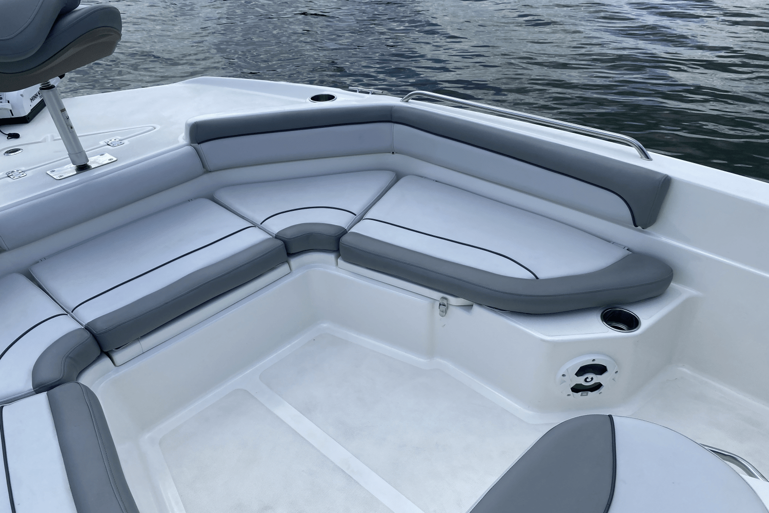 Slide: The Image of NauticStar 211 HYBRID 2021 - 8