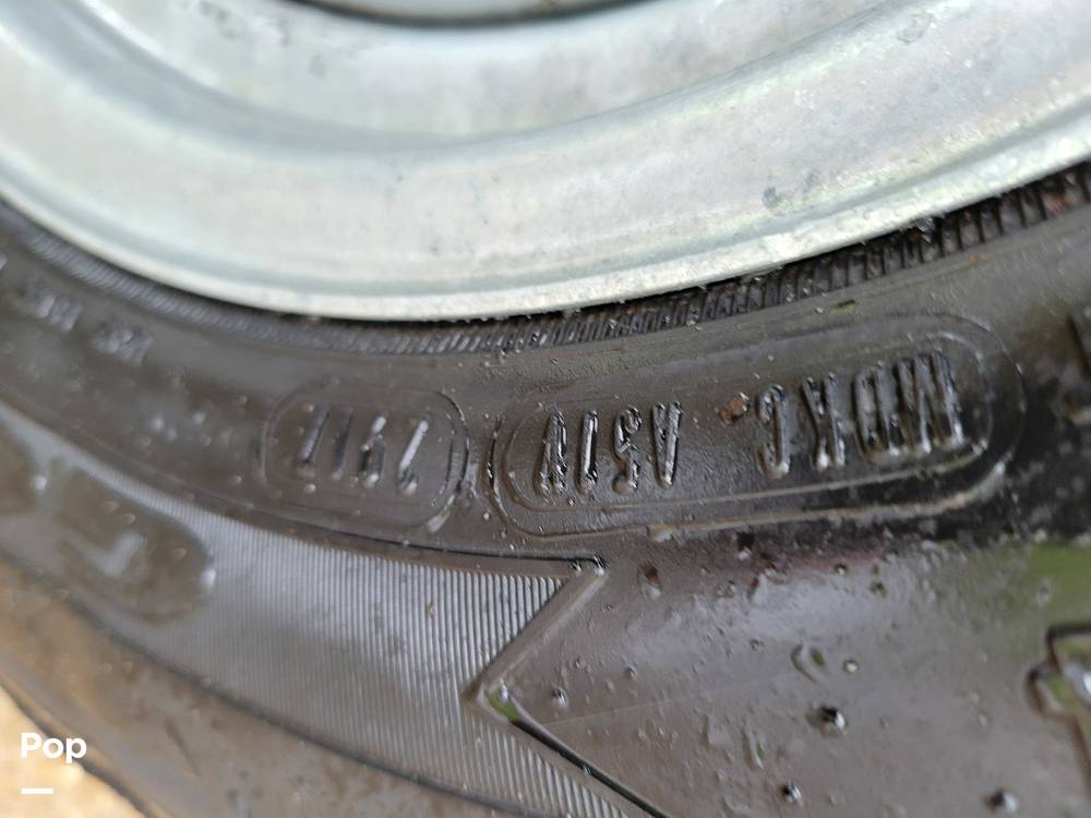 Slide: The Image of Tire Date Code - 14725836