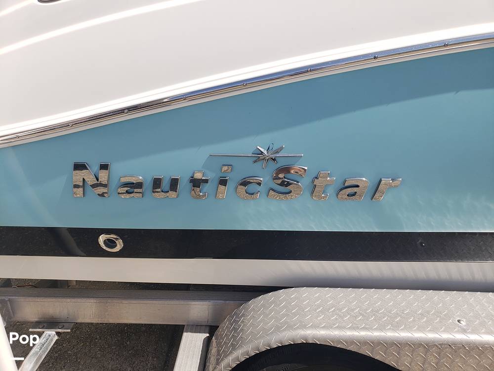 Slide: The Image of NauticStar 223DC 2019 - 15216554