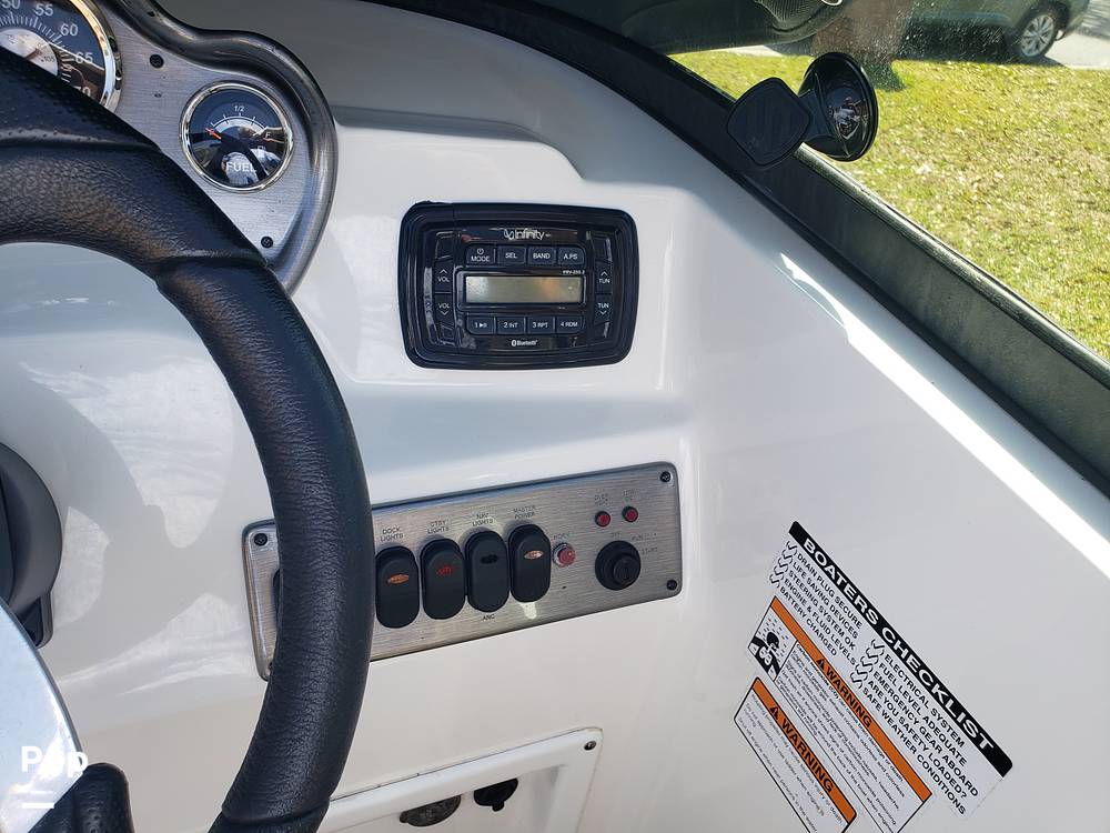 Slide: The Image of NauticStar 223DC 2019 - 15216585