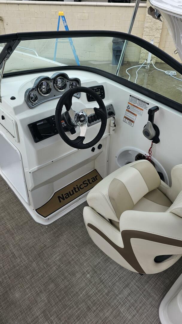 Slide: The Image of NauticStar 223 DC 2022 - 5351040