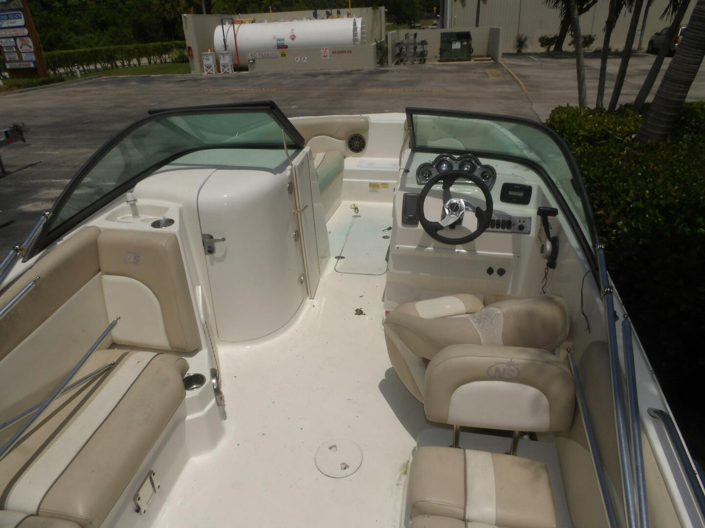 Slide: The Image of NauticStar 223DC Sport Deck 2017 - 4643541