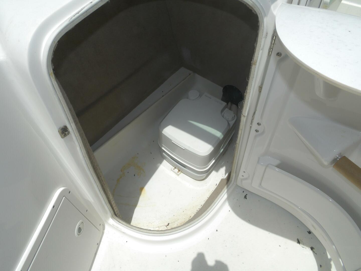 Slide: The Image of NauticStar 223DC Sport Deck 2017 - 4643551