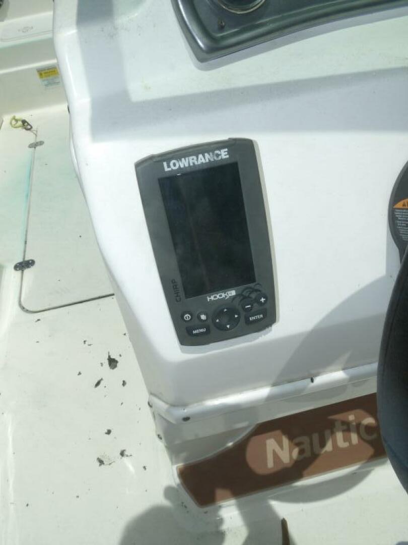 Slide: The Image of NauticStar 223DC Sport Deck 2017 - 4643554