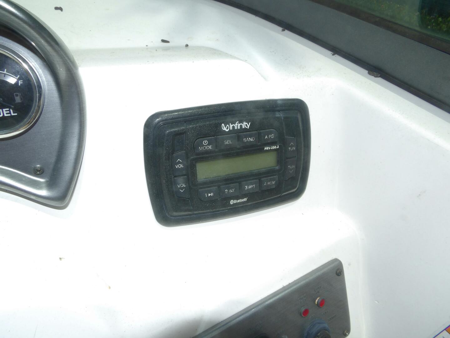 Slide: The Image of NauticStar 223DC Sport Deck 2017 - 4643555