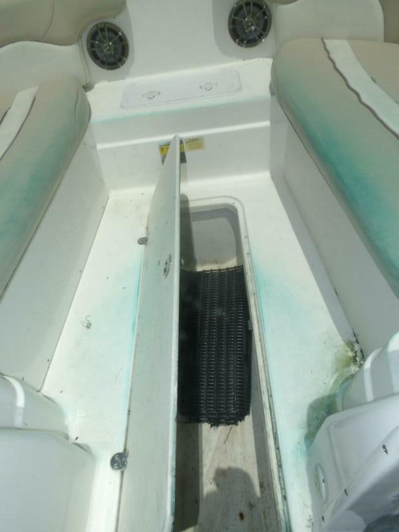 Slide: The Image of NauticStar 223DC Sport Deck 2017 - 4643558