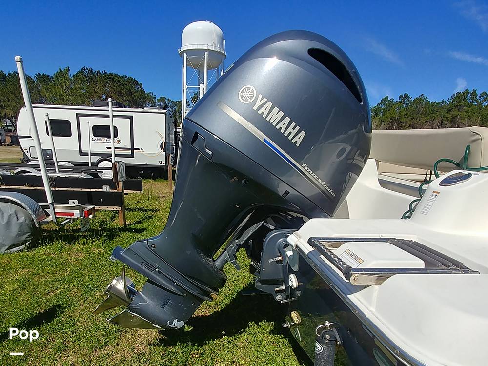 Slide: The Image of Yamaha 200 HP - 15224296