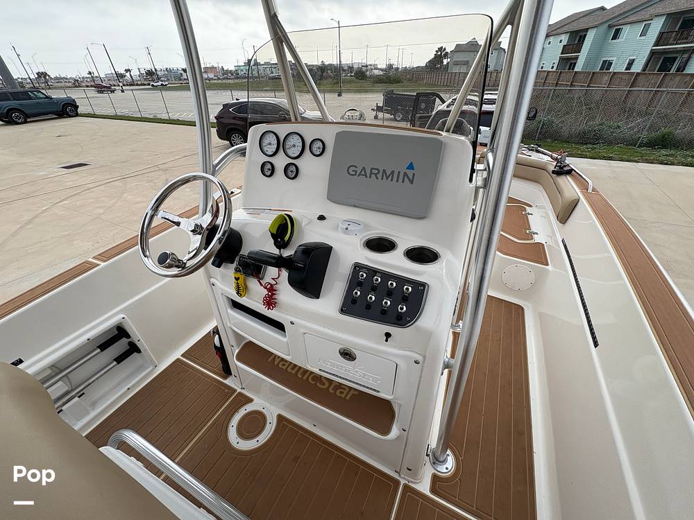 Slide: The Image of NauticStar 231 Hybrid 2019 - 15368452