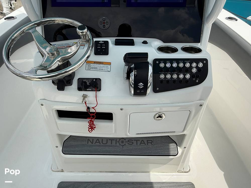 Slide: The Image of NauticStar 242 OSL 2024 - 15382260