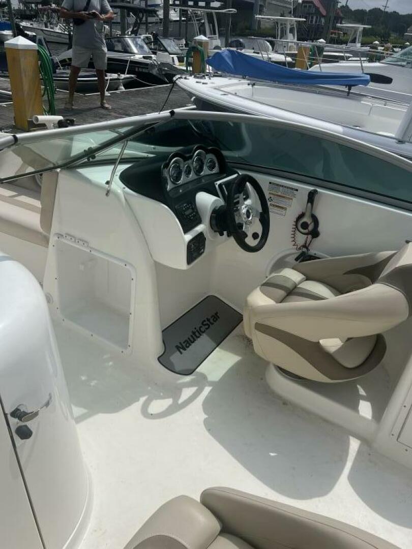 Slide: The Image of NauticStar 243 DC 2014 - 4591128