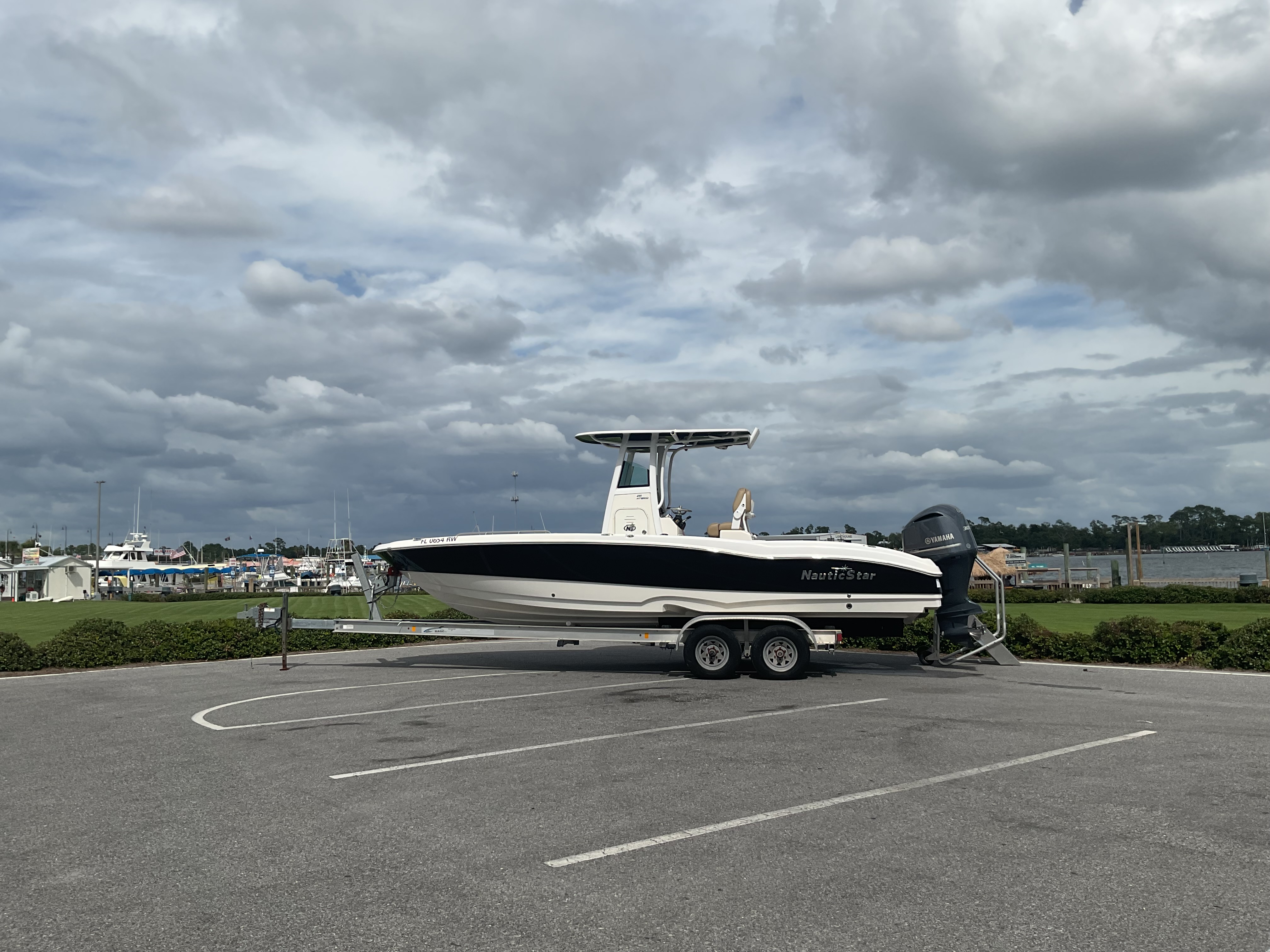 Slide: The Image of NauticStar 251 Hybrid 2019 - 1