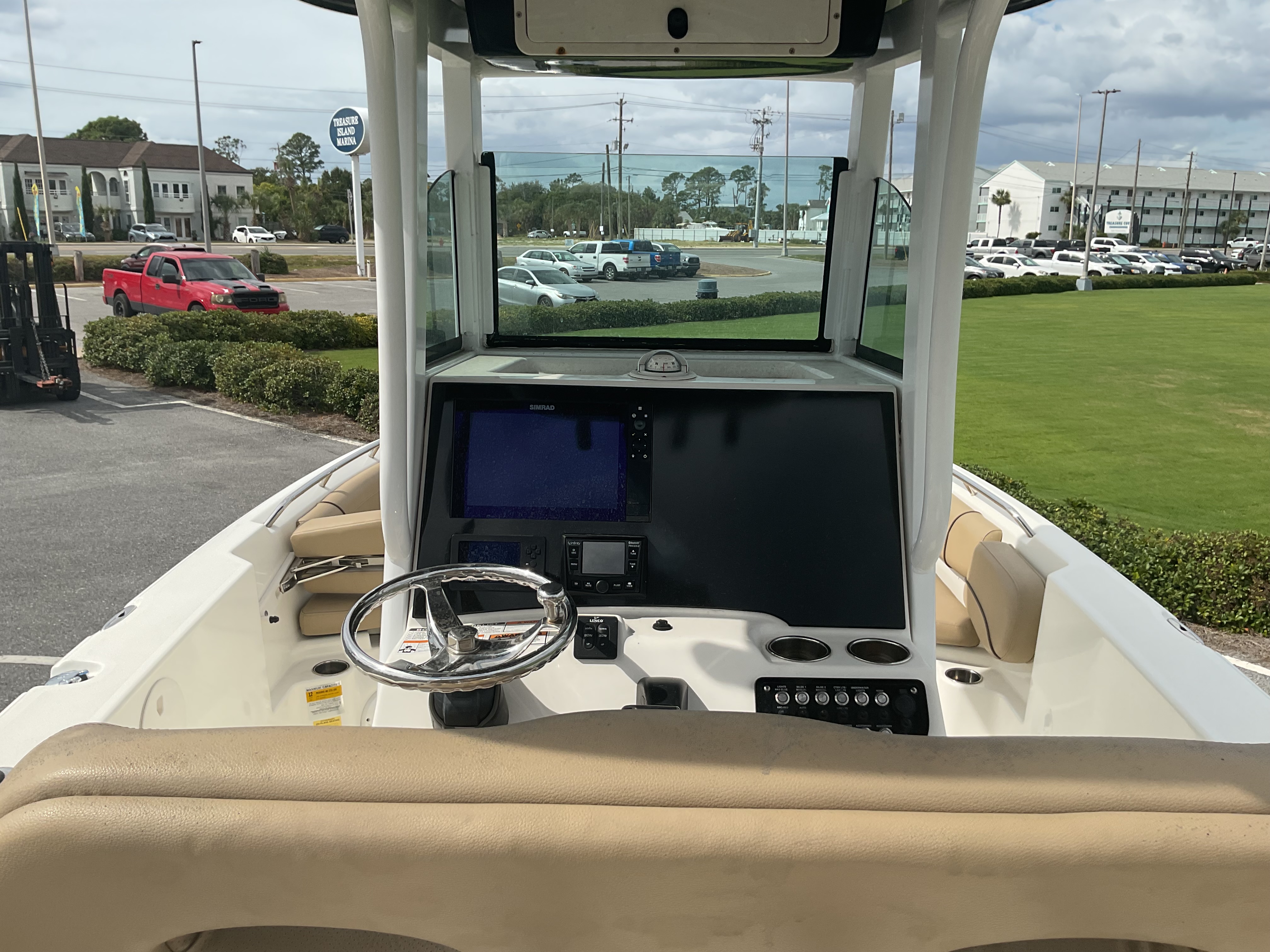 Slide: The Image of NauticStar 251 Hybrid 2019 - 12