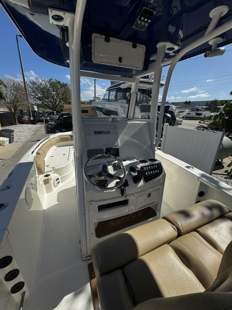 Slide: The Image of NauticStar 251 Hybrid 2019 - 4789014