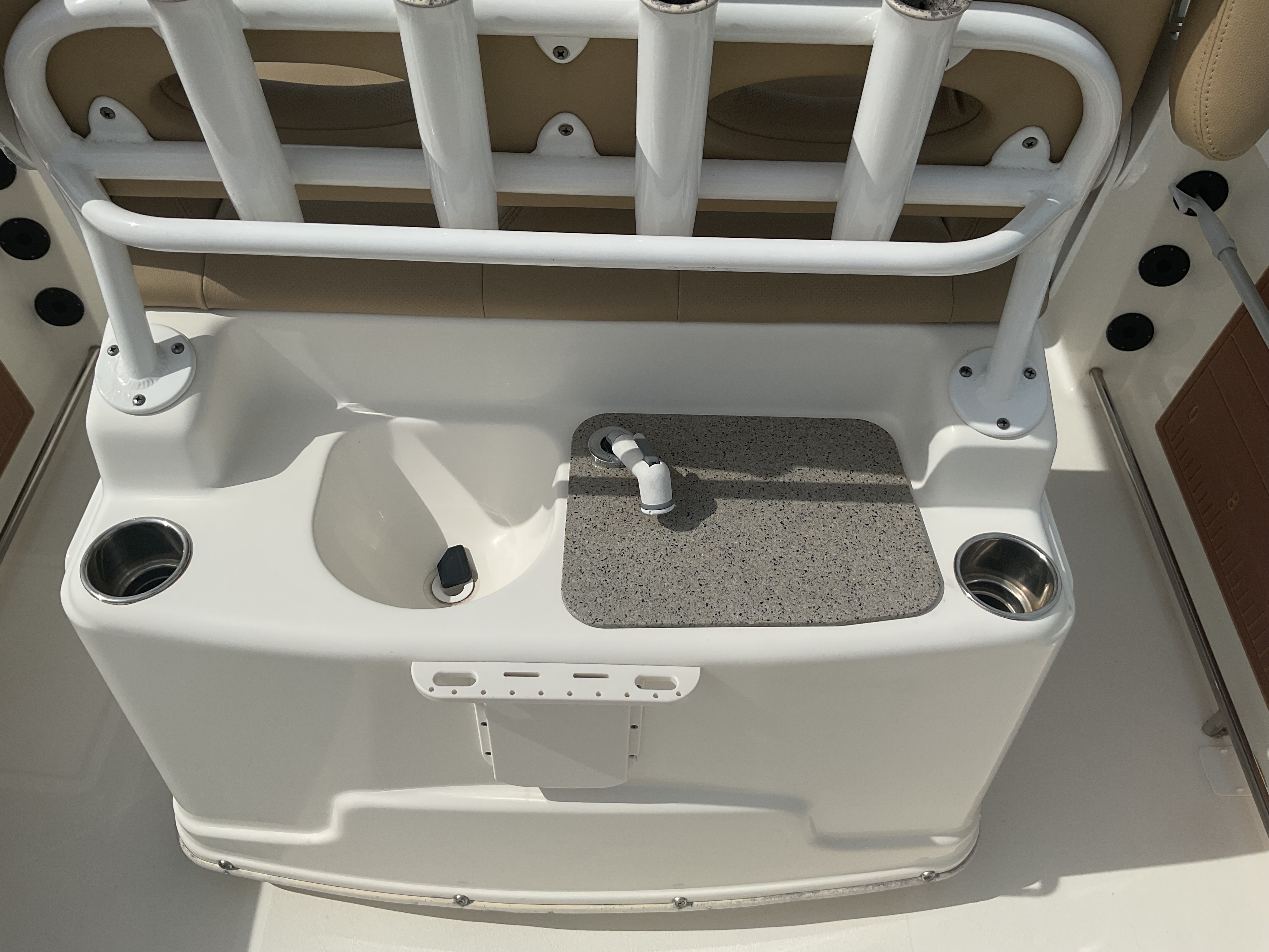 Slide: The Image of NauticStar 251 Hybrid 2019 - 14