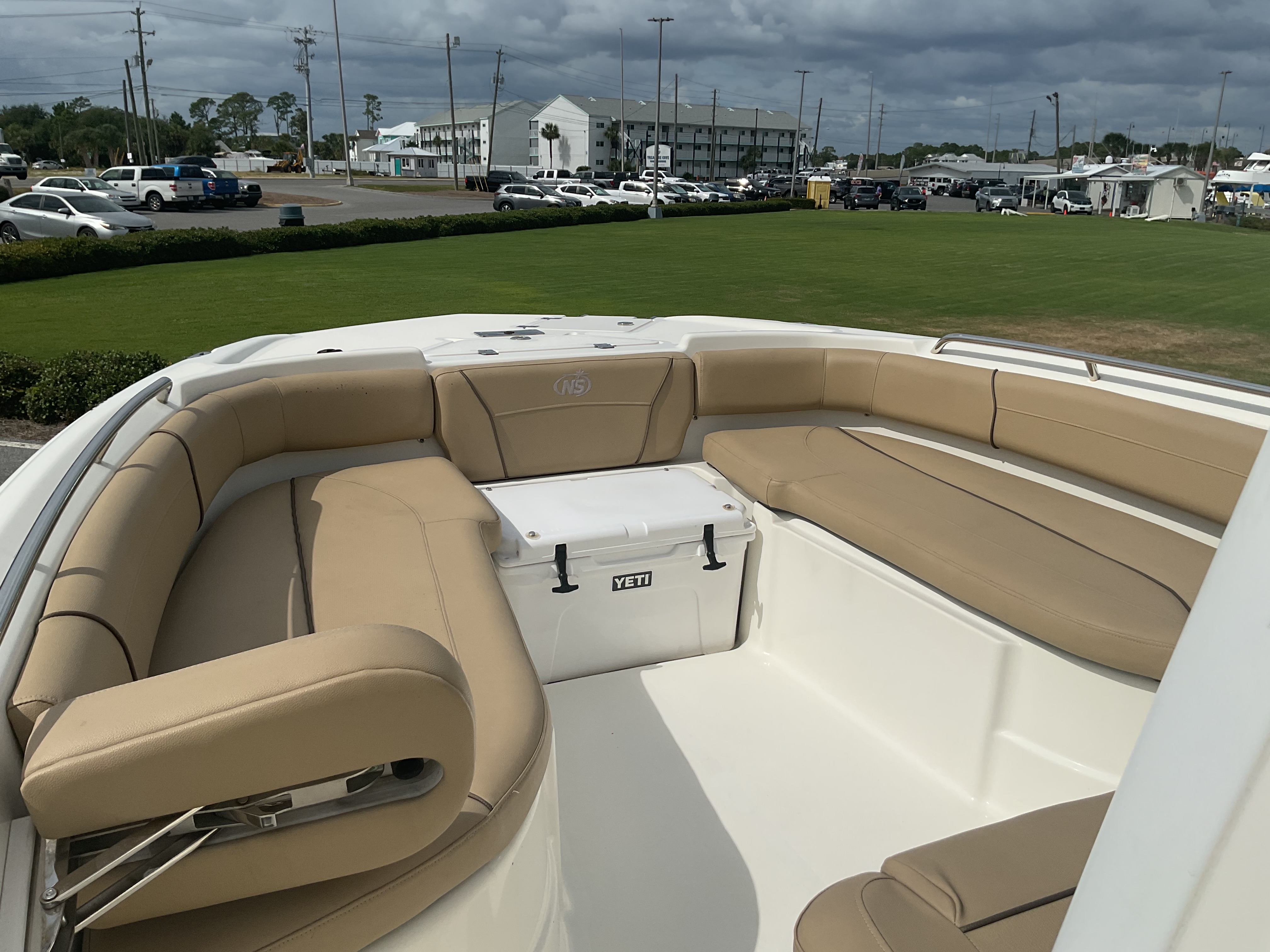 Slide: The Image of NauticStar 251 Hybrid 2019 - 18