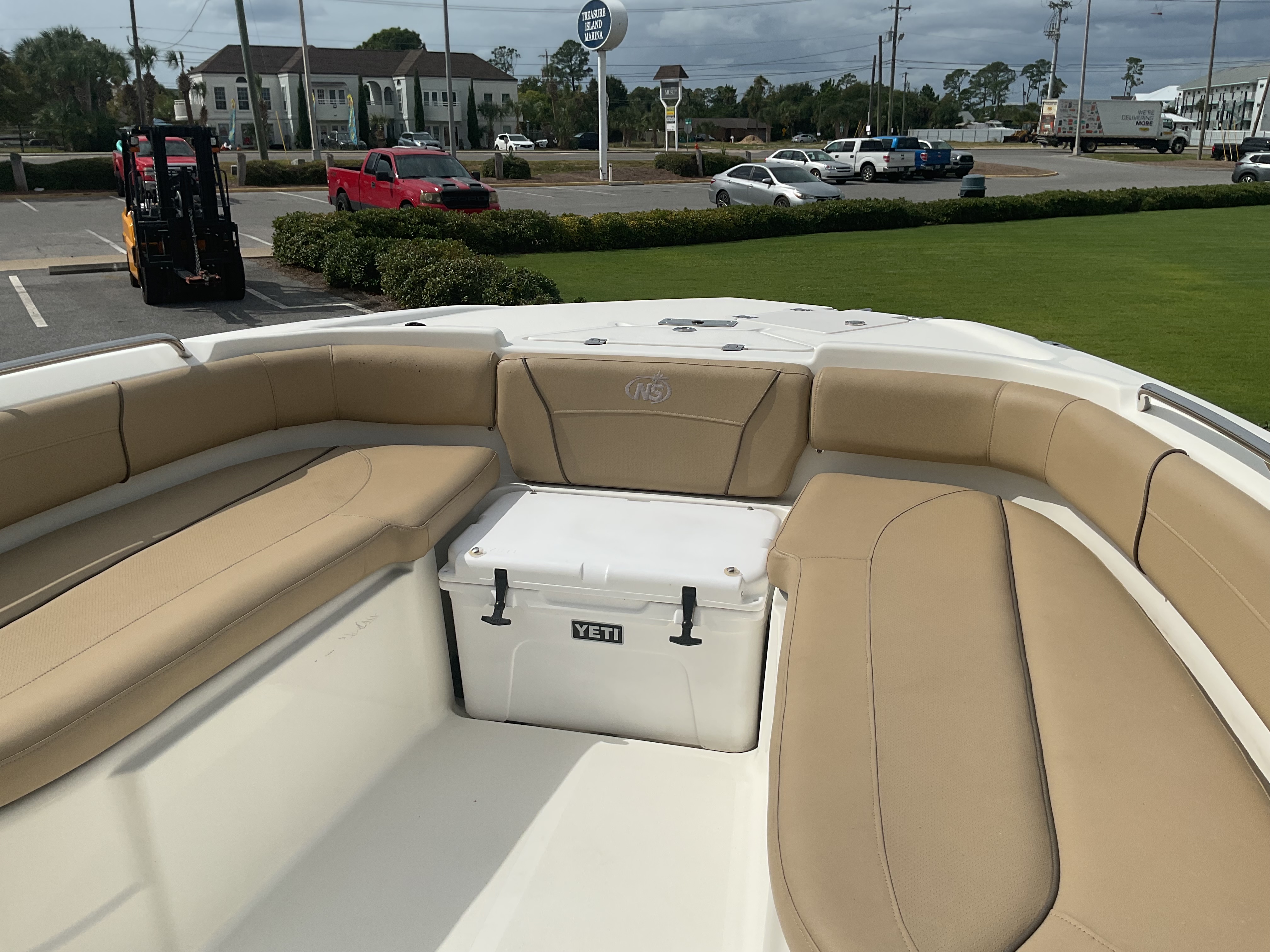 Slide: The Image of NauticStar 251 Hybrid 2019 - 19