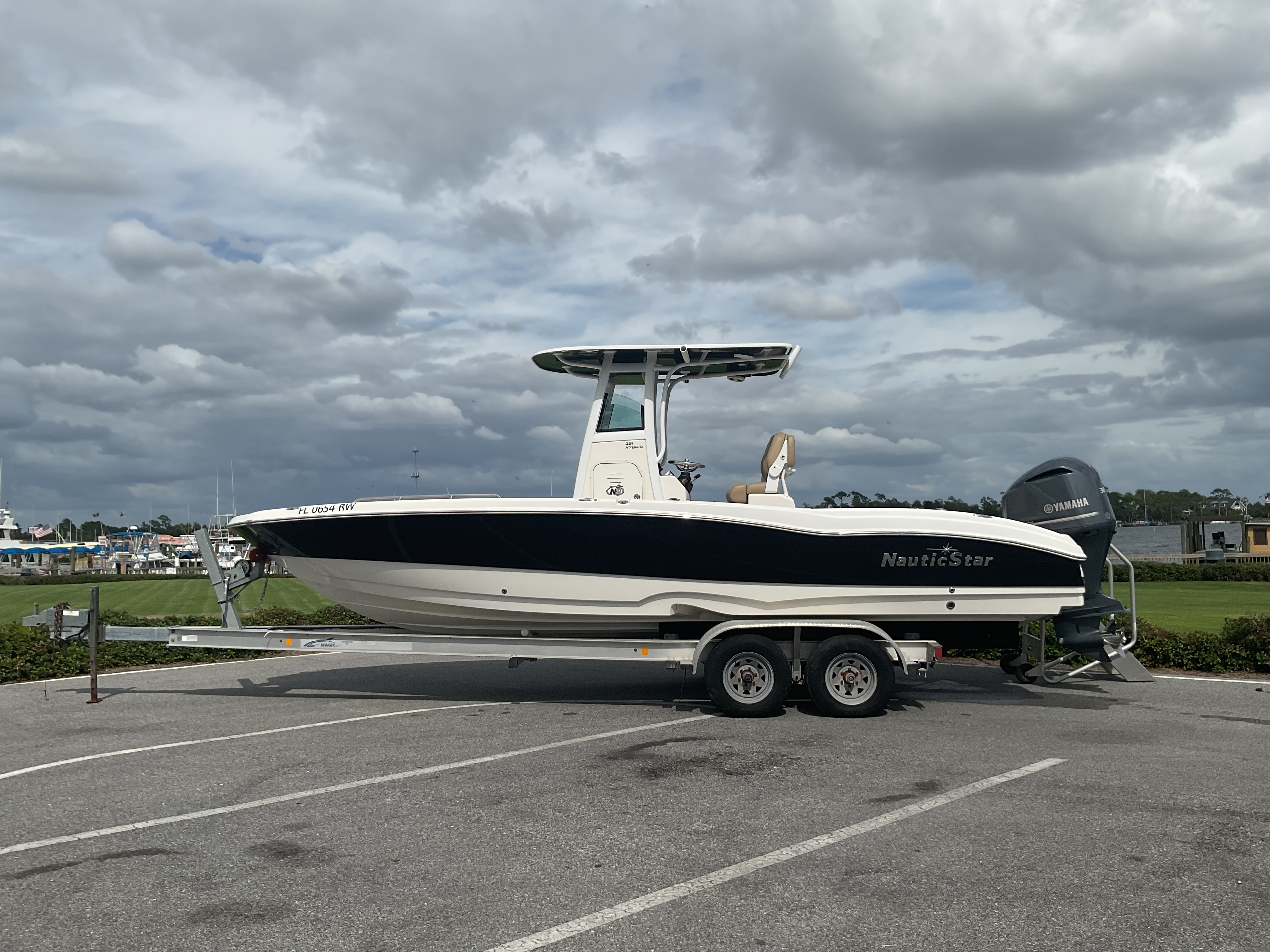 Slide: The Image of NauticStar 251 Hybrid 2019 - 2