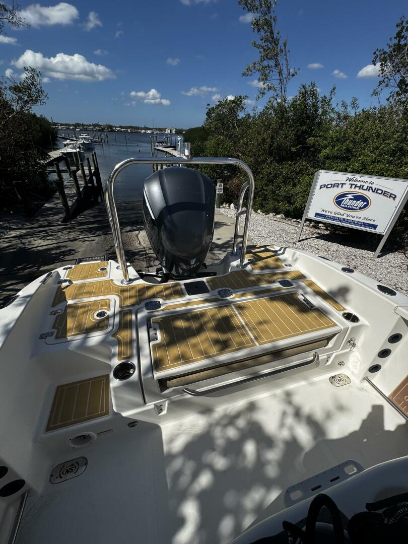 Slide: The Image of NauticStar 251 Hybrid 2019 - 4789000