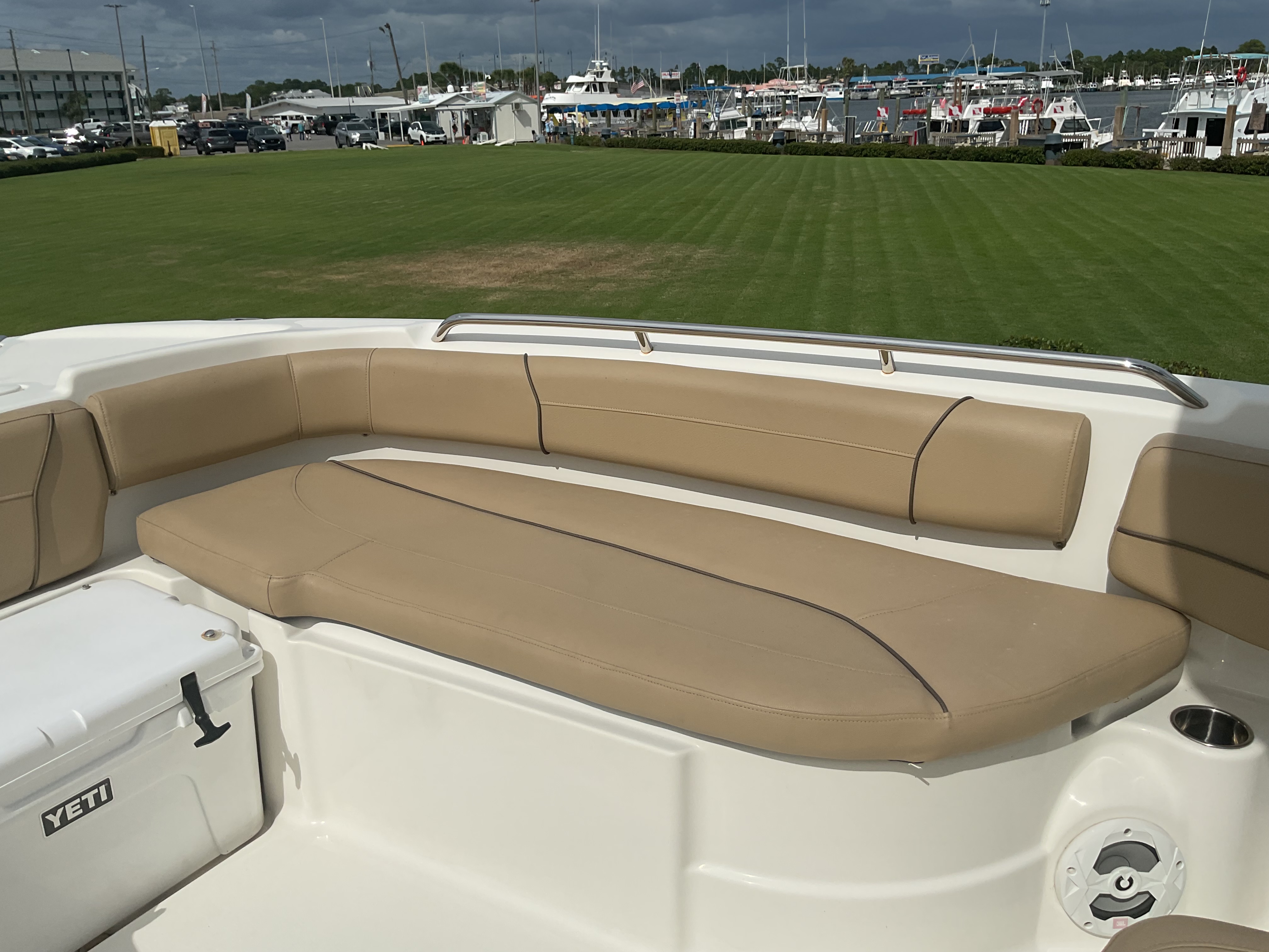 Slide: The Image of NauticStar 251 Hybrid 2019 - 21