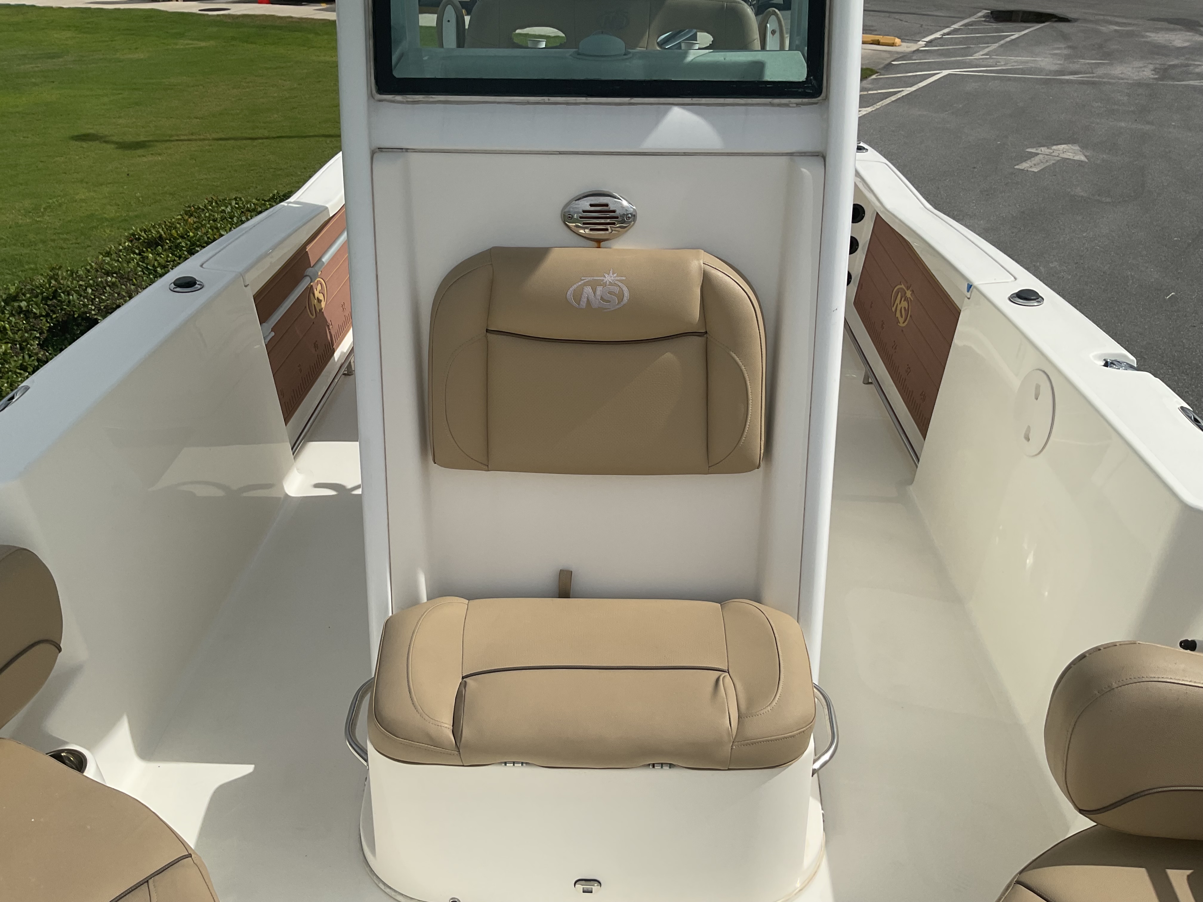 Slide: The Image of NauticStar 251 Hybrid 2019 - 23