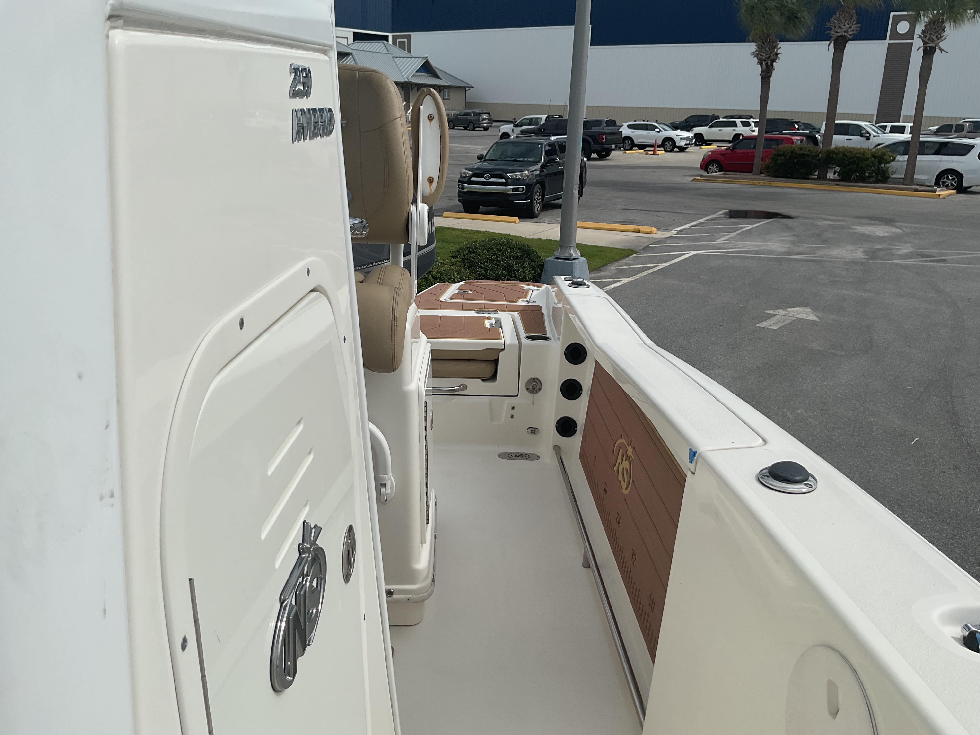 Slide: The Image of NauticStar 251 Hybrid 2019 - 25