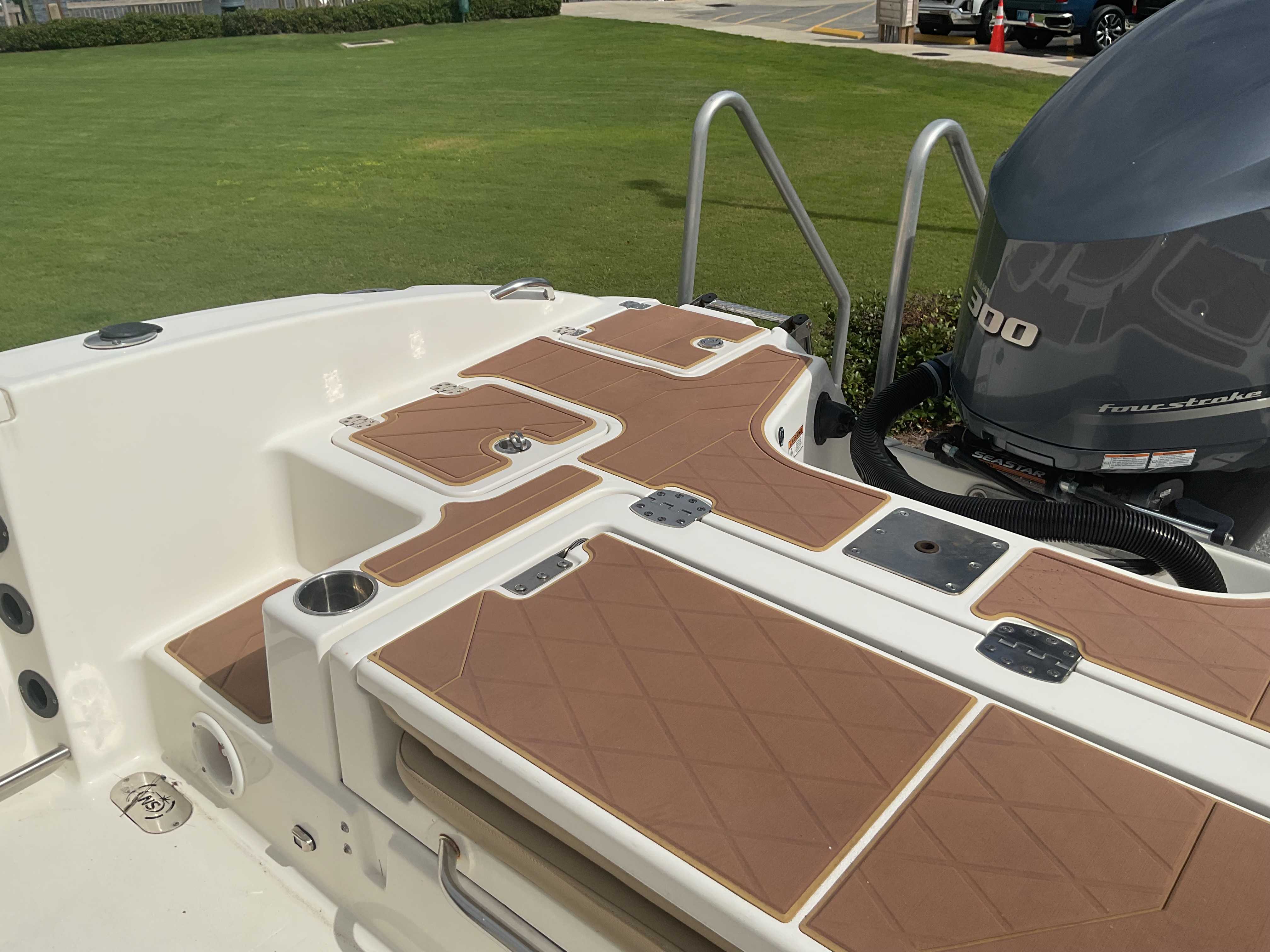 Slide: The Image of NauticStar 251 Hybrid 2019 - 26