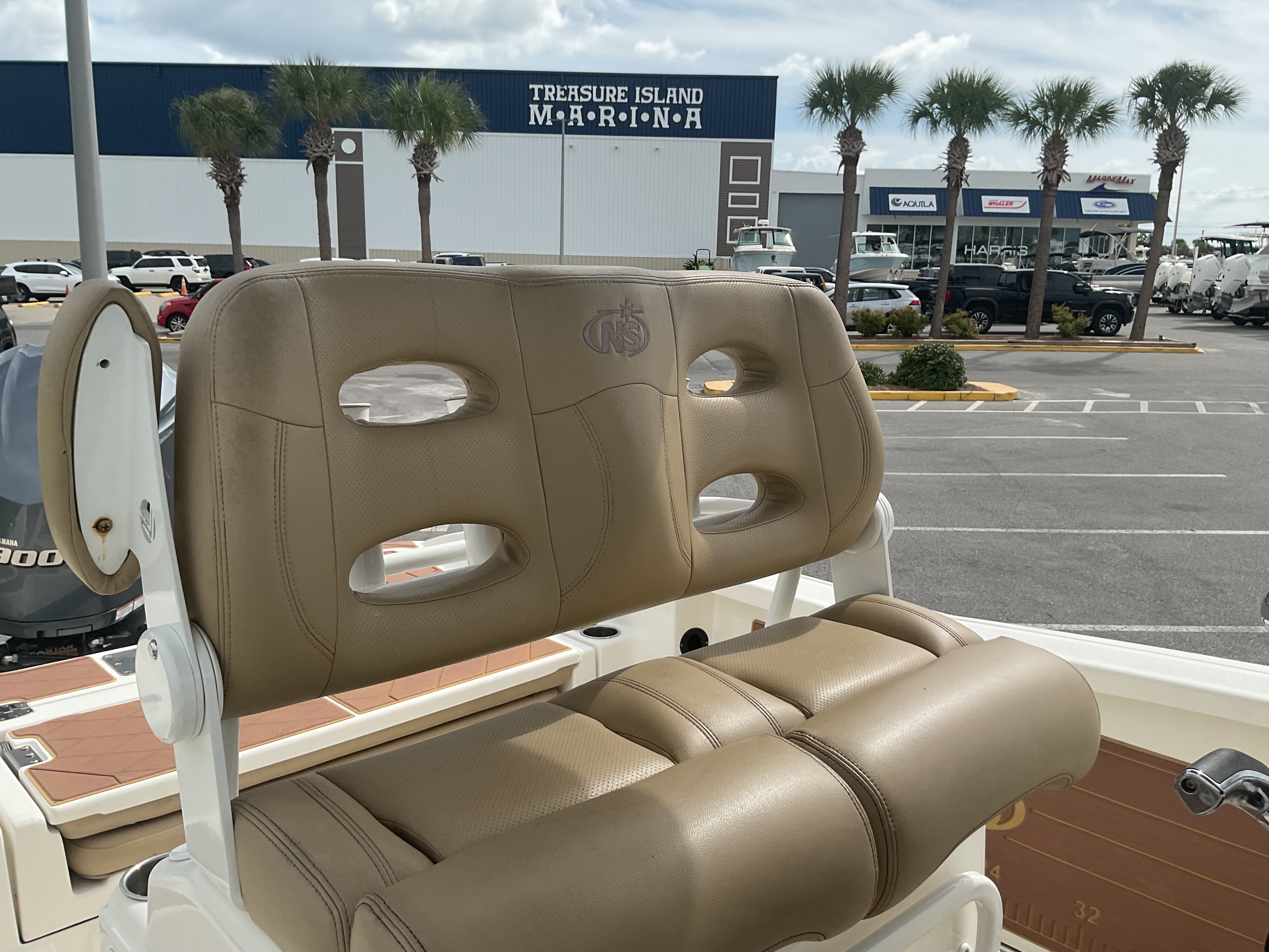 Slide: The Image of NauticStar 251 Hybrid 2019 - 28