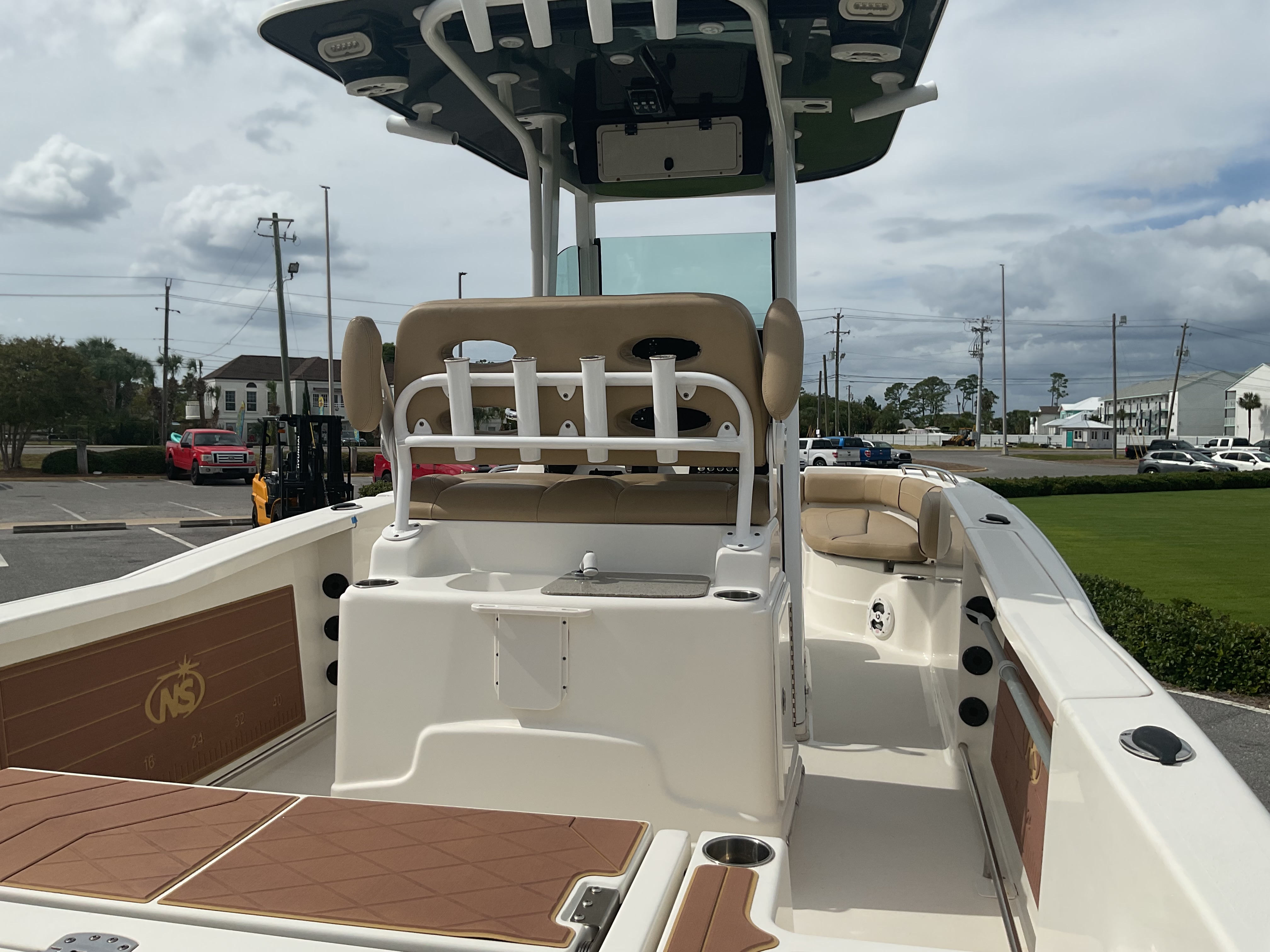 Slide: The Image of NauticStar 251 Hybrid 2019 - 9