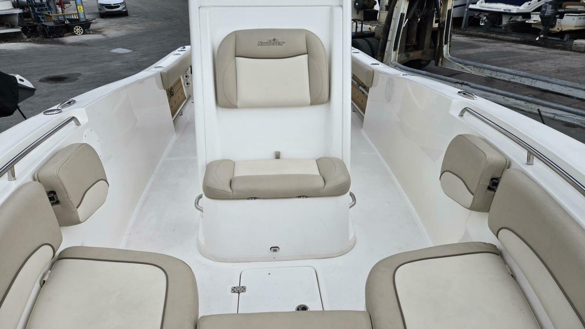 Slide: The Image of NauticStar 2602 Legacy 2021 - 5100207