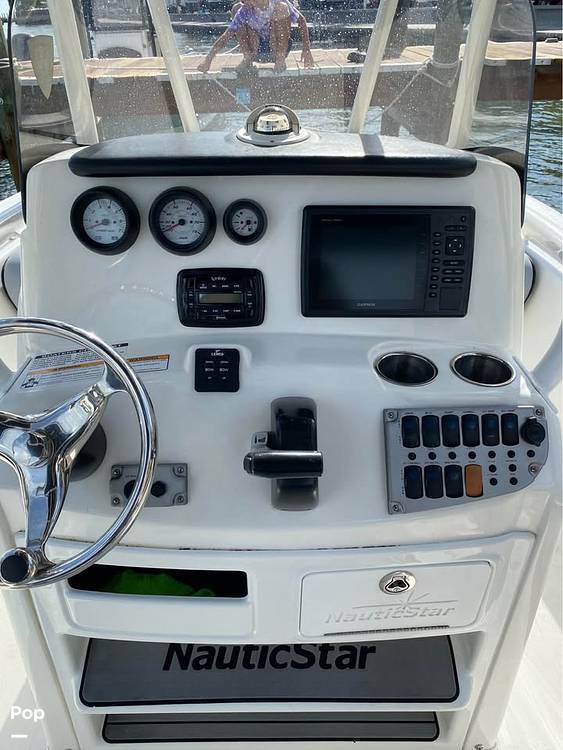 Slide: The Image of NauticStar Legacy 2102 2015 - 15612207