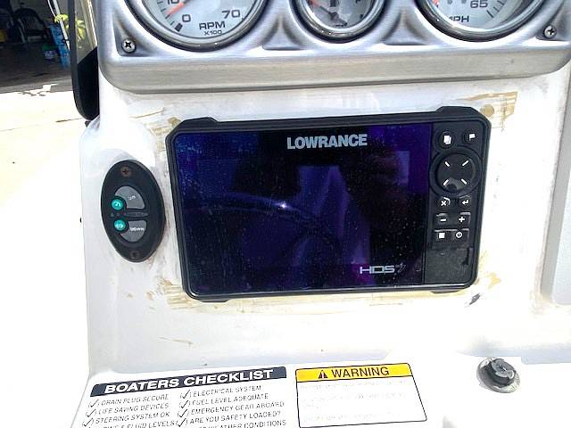 Slide: The Image of Lowrance 7" Screen - 13224484