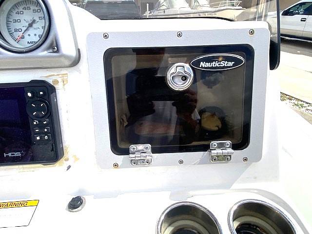 Slide: The Image of Glove Box - 13224485