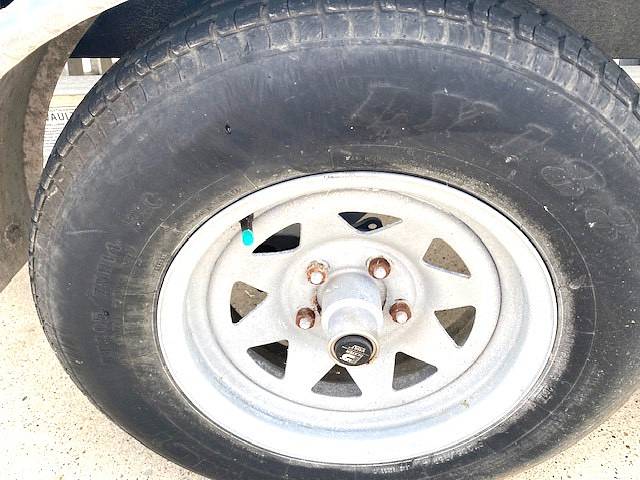 Slide: The Image of 5 Lug Wheel - 13233705