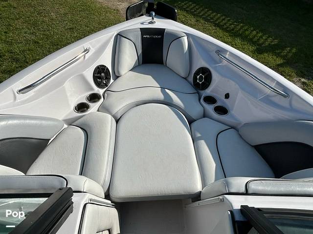 Slide: The Image of Bow Seating - 14640781
