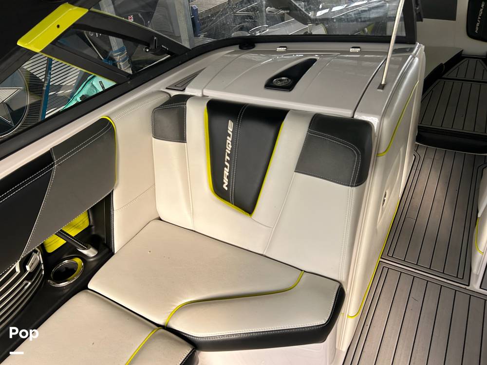 Slide: The Image of Captain's Chair - 14667672