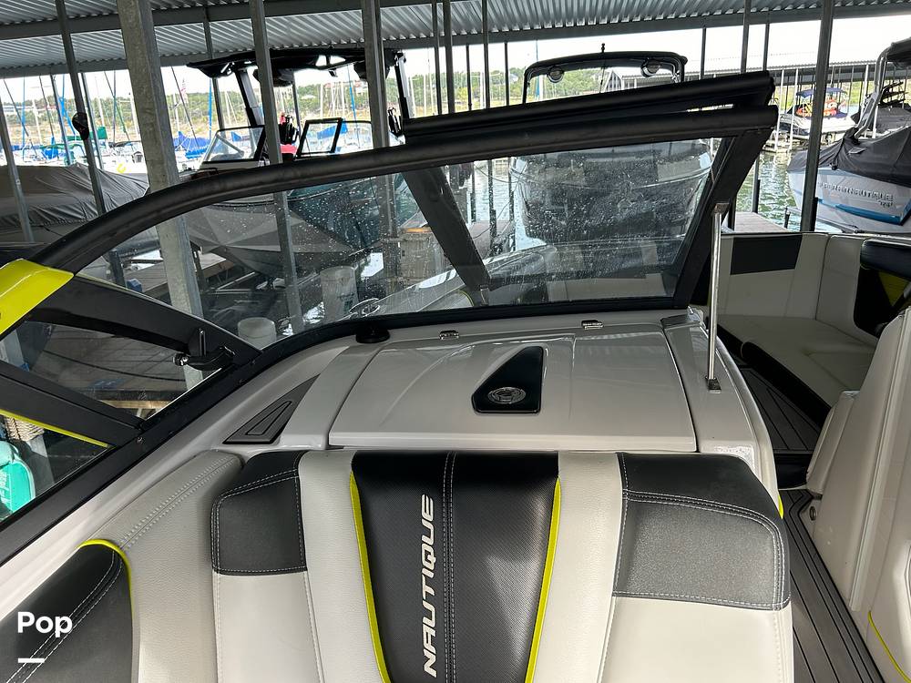 Slide: The Image of Windshield - Walk Through - 14667617