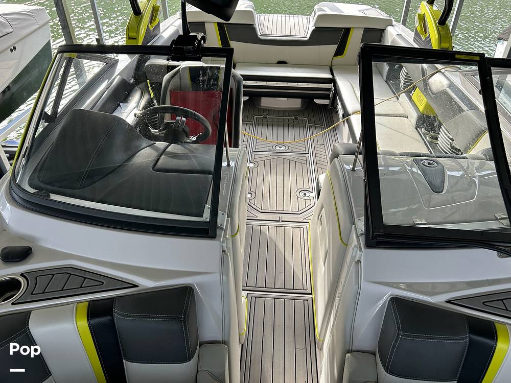 Slide: The Image of Windshield - Walk Through - 14667648