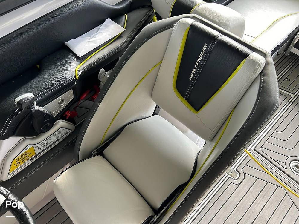 Slide: The Image of Captain's Chair - 14667560
