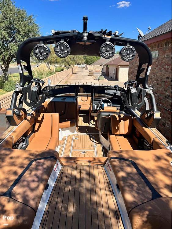 Slide: The Image of Non-skid Deck/wakeboard Tower/speakers/passenger Seating - 14682128