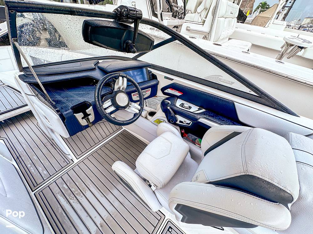 Slide: The Image of Captain Chair Detail - 14703319