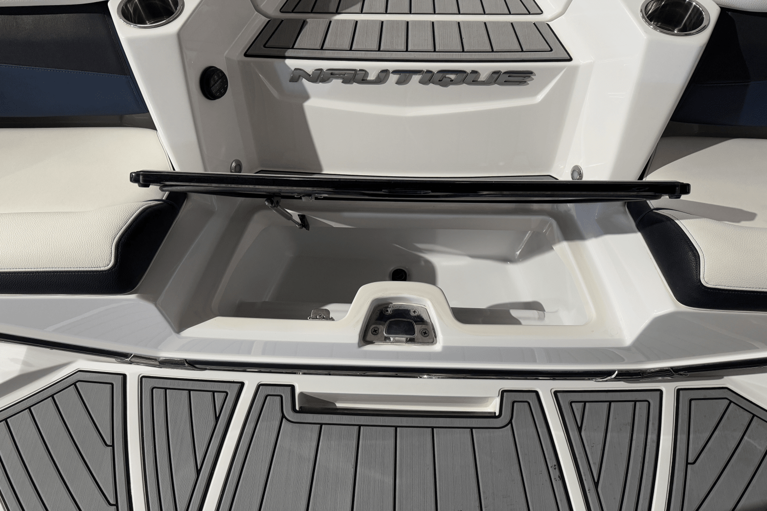 Slide: The Image of Nautique Super Air Nautique G23 2021 - 7