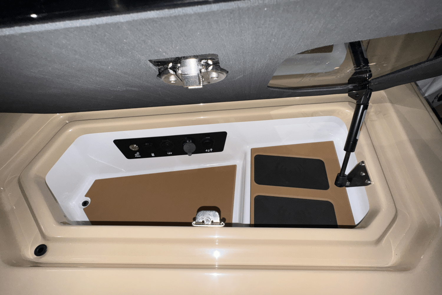 Slide: The Image of Nautique Super Air Nautique G23 2025 - 32