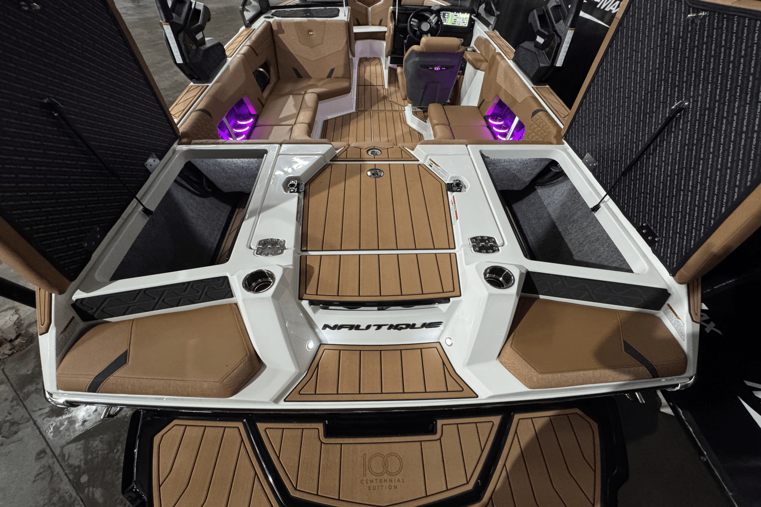 Slide: The Image of Nautique Super Air Nautique GS20 2025 - 9