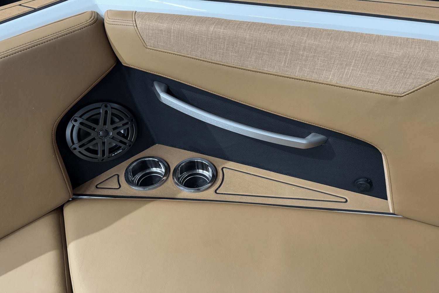 Slide: The Image of Nautique Super Air Nautique GS24 2025 - 32